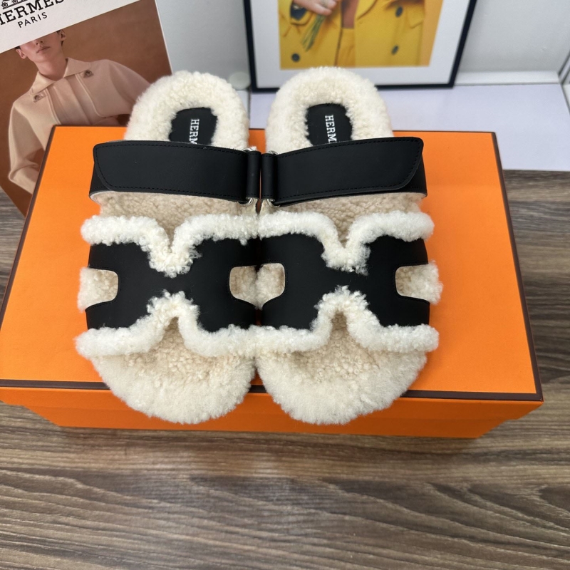 H**mes slippers